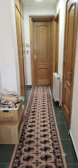 Apartament cu 3 camere semidecomandat în Calea Moroieni