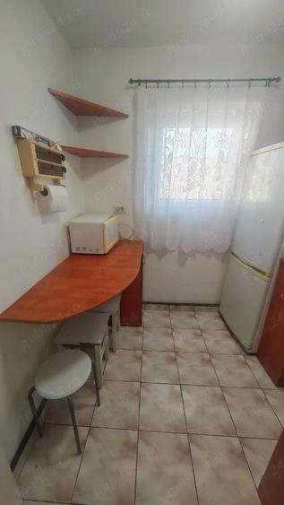 Garsonieră decomandată în Est