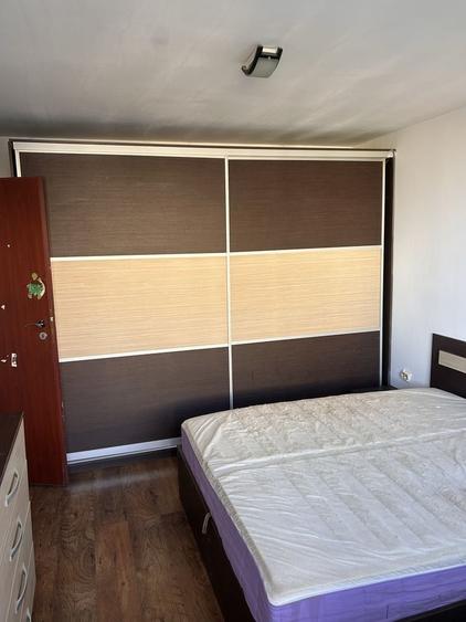 Apartament cu 3 camere decomandat în Cornișa