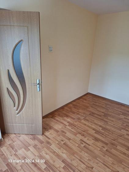Apartament cu 3 camere semidecomandat în Sud