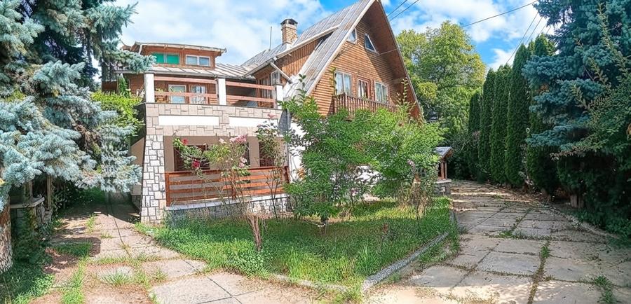 Casă cu 10 camere cu Canalizare în Breaza
