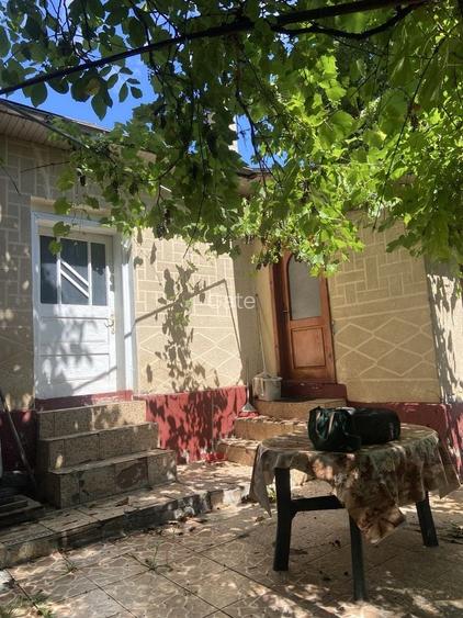Vand casa caramida cu teren 854 mp total, in comuna Valea-Sarii, Jud Vrancea, la sosea in centrul comunei. Informatii: 0726117755