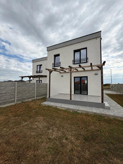 Duplex cu 4 camere cu Canalizare în Moșnița Nouă