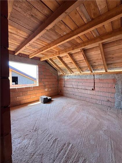Duplex cu 4 camere cu Canalizare în Moșnița Nouă