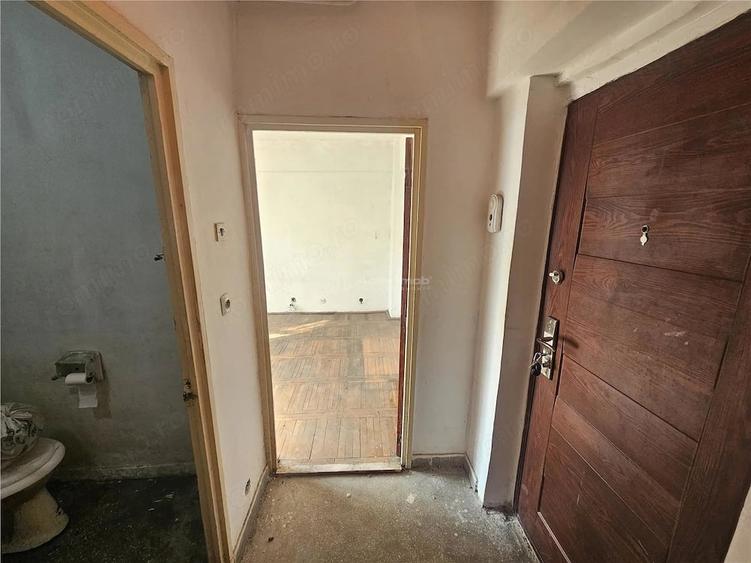 Garsonieră nedecomandată în Cuptoare (Reșița)