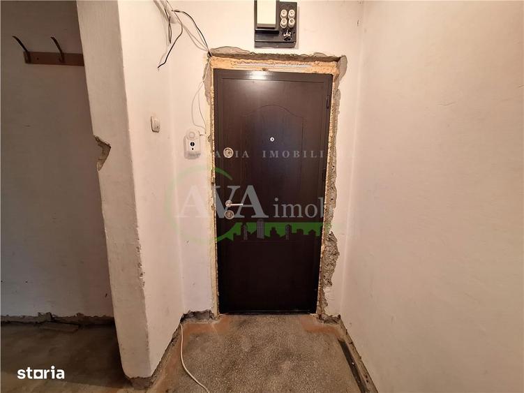 Apartament cu 3 camere semidecomandat în Mioriței