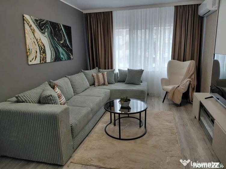 Apartament cu 3 camere semidecomandat în Micro 16