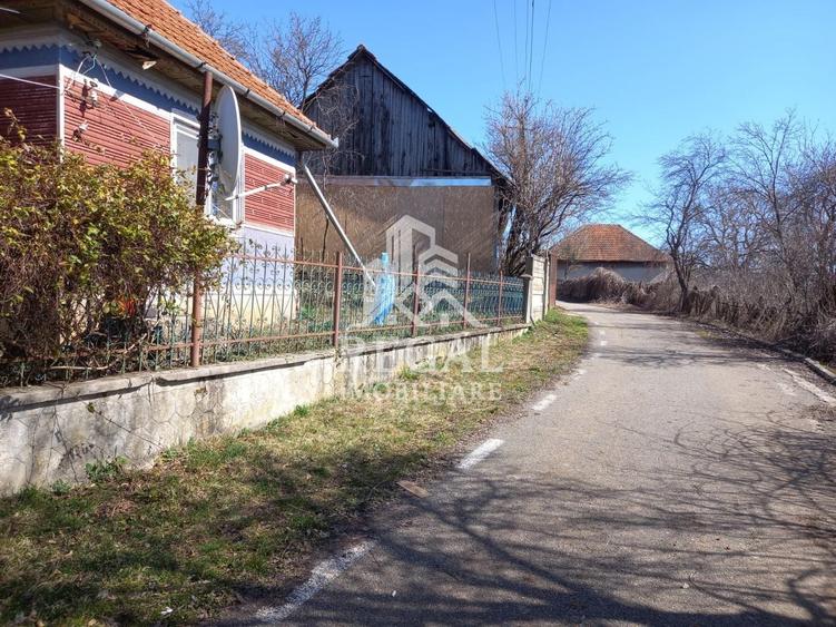 Casă individuală cu 6 camere cu Canalizare în Cerișor