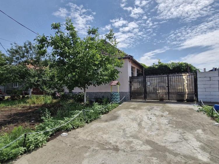 Casă cu 3 camere cu Teren 13 Mp în Bencecu de Sus