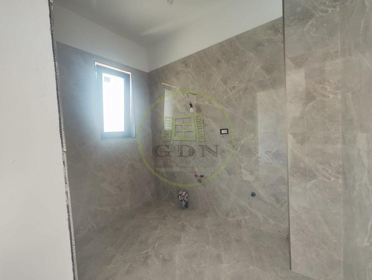 Casă individuală cu 5 camere cu Canalizare în Preajba