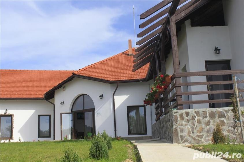 Casă cu 6 camere cu Teren 1973 Mp în Isverna