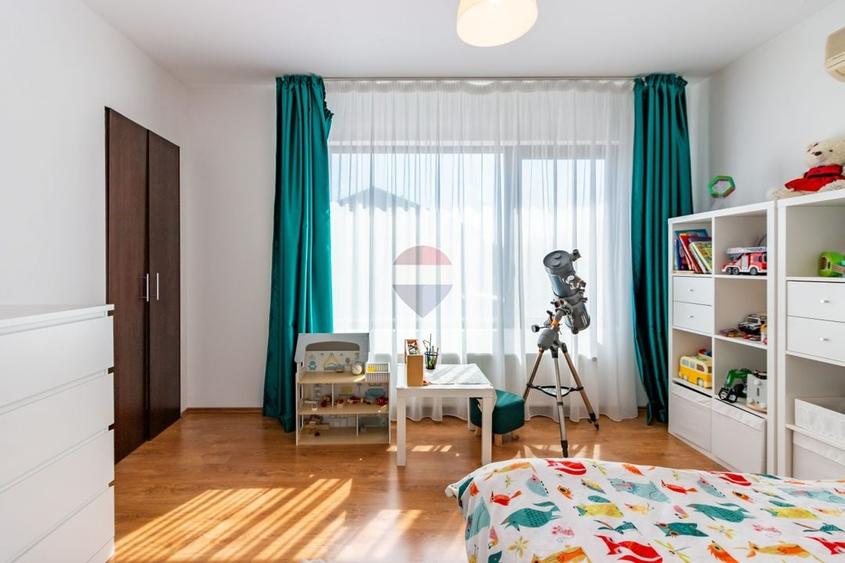 Casă individuală cu 5 camere cu Piscina în Tunari