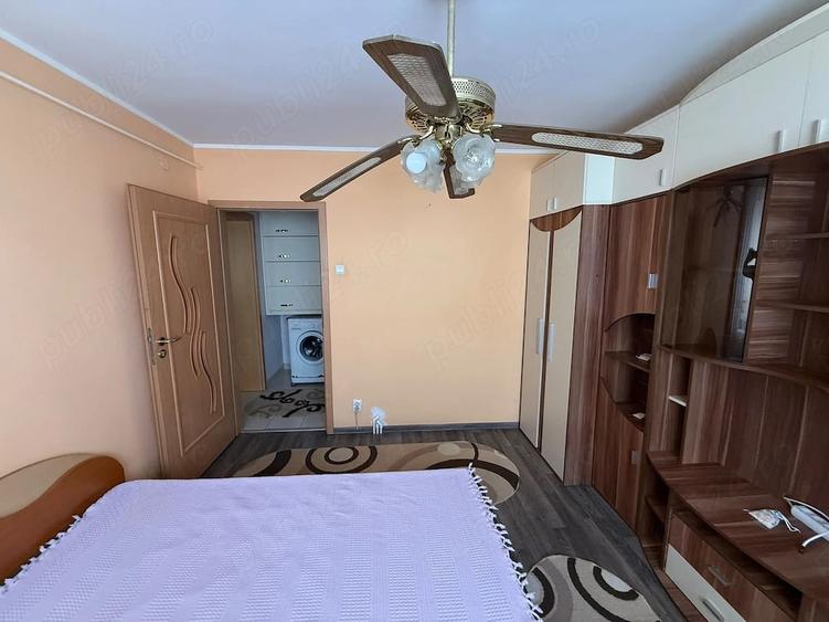 Apartament cu 3 camere semidecomandat în Tătărași