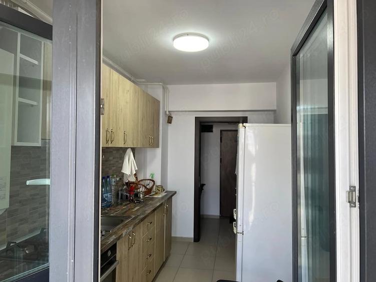 Garsonieră decomandată în Titan