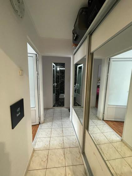 Apartament cu 3 camere decomandat, mobilat în Baza 3