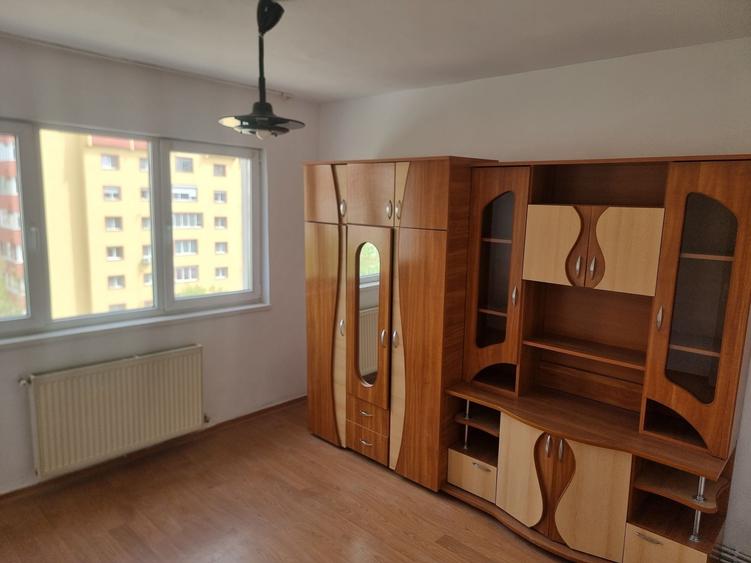 Apartament cu 2 camere semidecomandat în Dumbrăvița