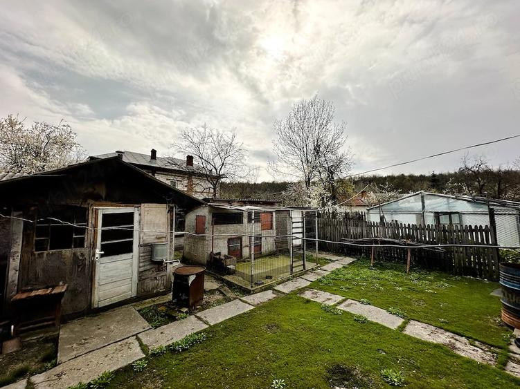 Casă cu Teren 2470 Mp în Mârțești