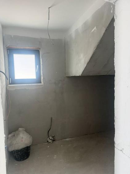 Casă individuală cu 4 camere cu Canalizare în Cârcea