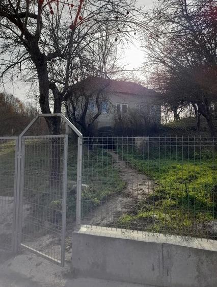 Casă cu Teren 2400 Mp în Berislăvești