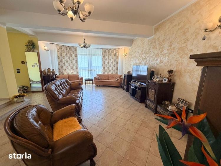 Casă cu 6 camere cu Teren 600 Mp în Bordei
