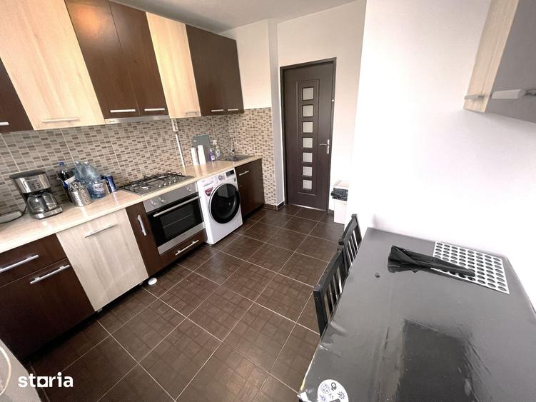 Apartament cu 3 camere decomandat în Berceni