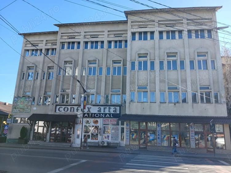 Spațiu comercial, de 1,800 mp, în Târgu Neamț