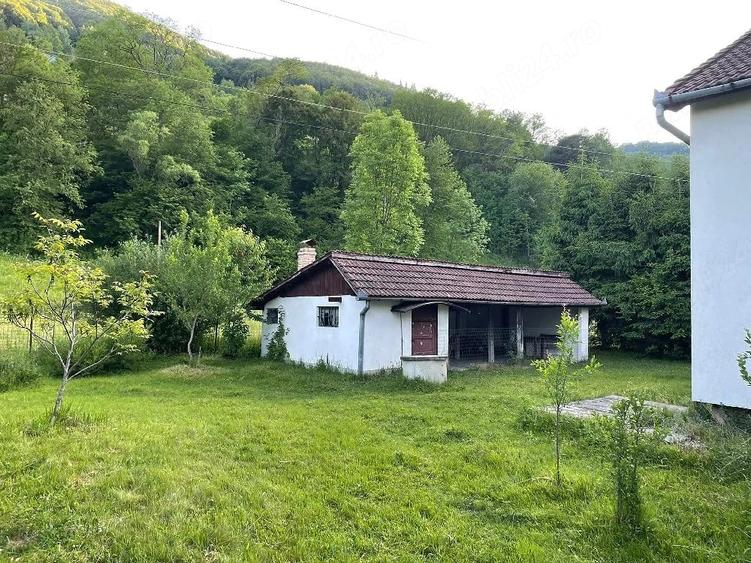 Casă cu Teren 1670 Mp în Florești
