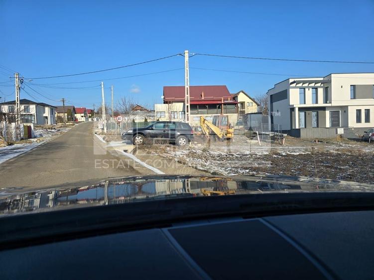 Teren Construcții intravilan de 400 mp, în Moara