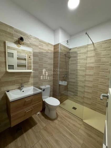Apartament cu 3 camere semidecomandat, mobilat în Metalurgiei