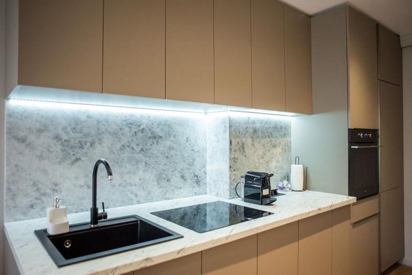 Apartament cu 2 camere semidecomandat, mobilat în Central
