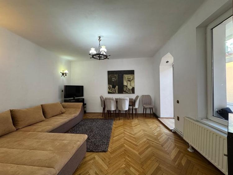 Apartament la casa, cu 3 camere, semidecomandat, zona centrala, str. Sitei - 1