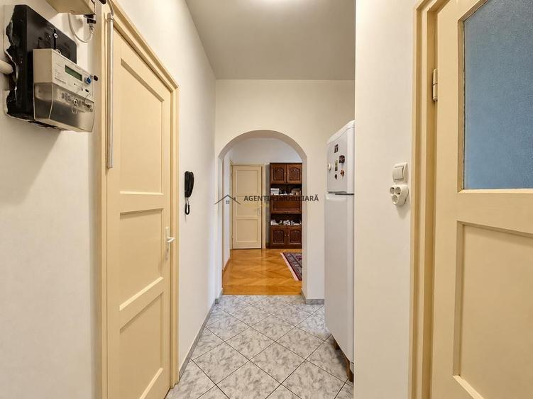 Apartament cu 3 camere semidecomandat în Floreasca