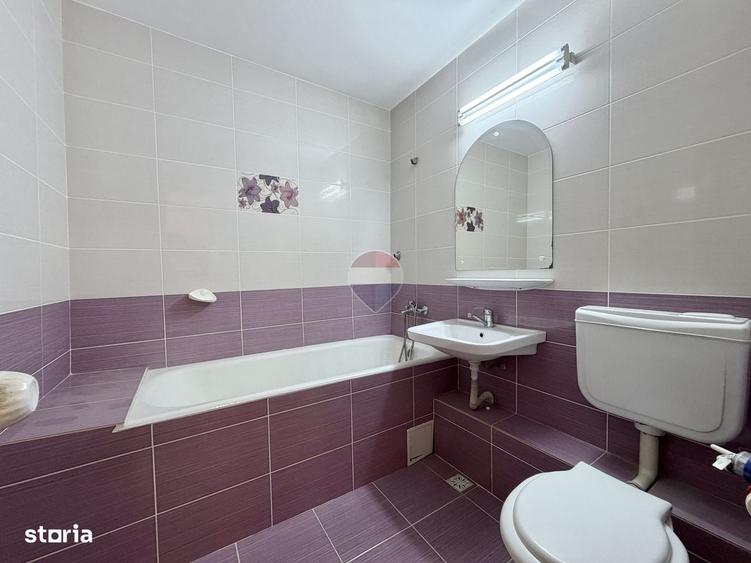 Apartament cu 3 camere semidecomandat în Dobroești