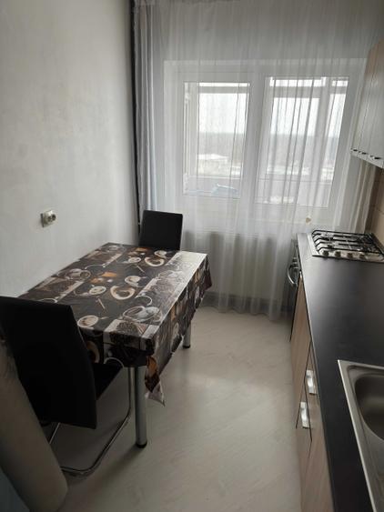 Apartament cu 2 camere semidecomandat în Crâng