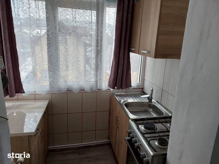 Vand apartament cu 2 camere,etaj 2 - 4