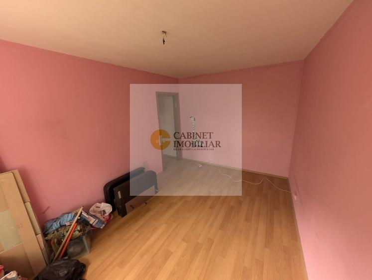 Apartament cu 3 camere semidecomandat în Gorjului