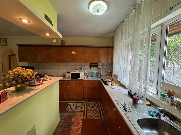 Casă cu 6 camere cu Teren 355 Mp în Central