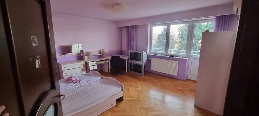 Casă individuală cu 6 camere cu Garaj în Central