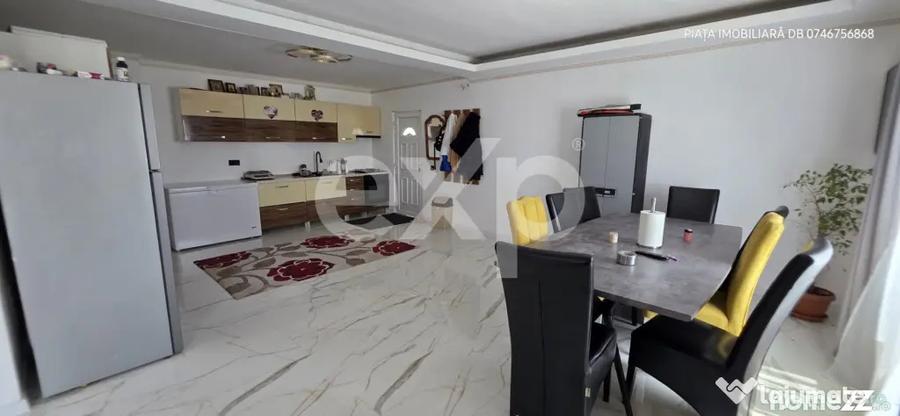 Casă cu 6 camere cu Teren 1438 Mp în Colacu