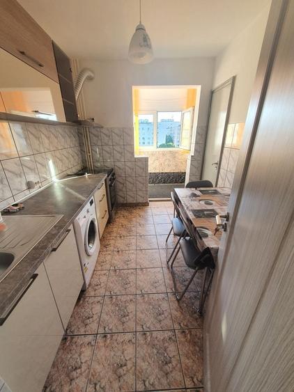 Apartament cu 2 camere decomandat în Apărătorii Patriei