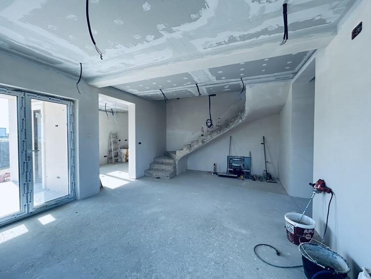 Duplex cu 5 camere cu Teren 410 Mp în Urseni