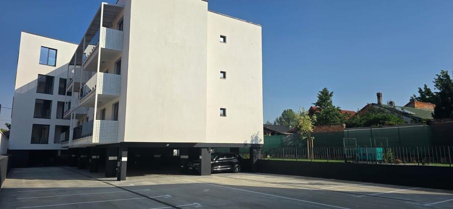 Apartament cu 3 camere semidecomandat în Cetății