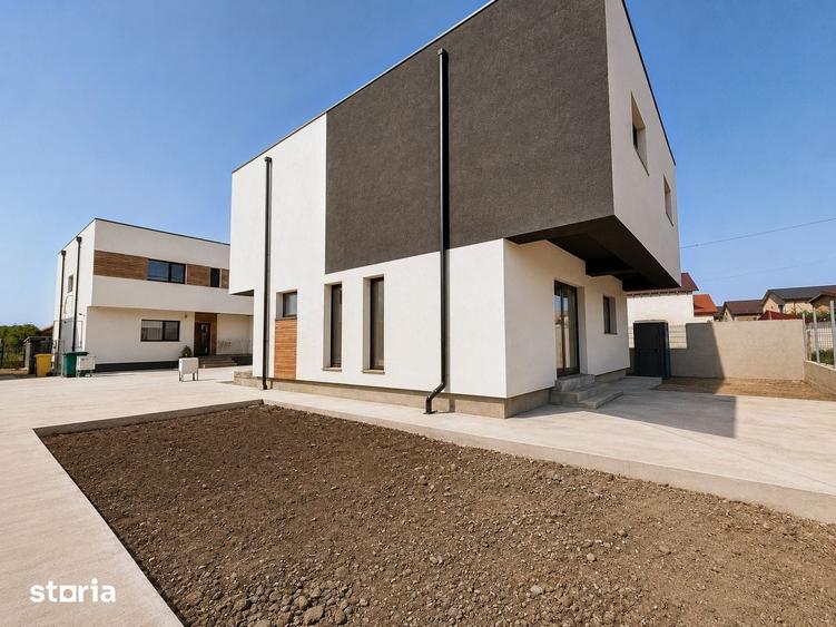 Casă cu 5 camere cu Teren 213 Mp în Lumina