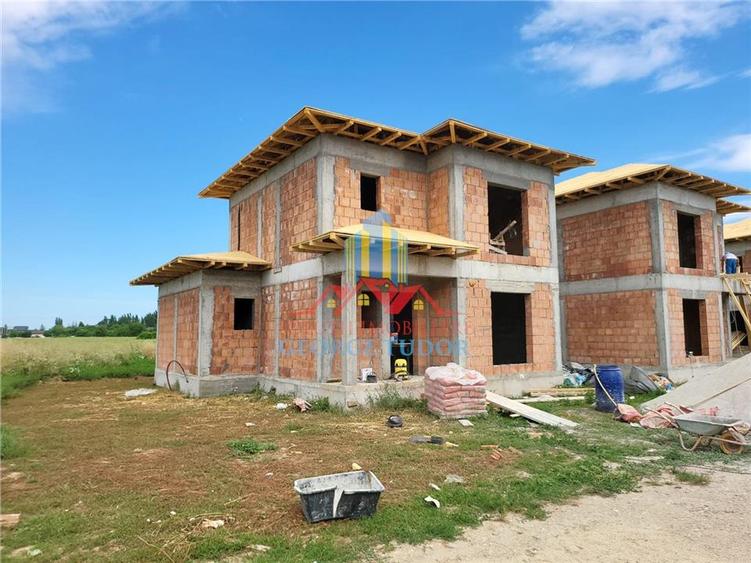 Casă individuală cu 5 camere cu Teren 470 Mp în Joița
