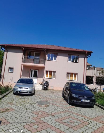 Apartament cu 3 camere decomandat, mobilat în Băneasa