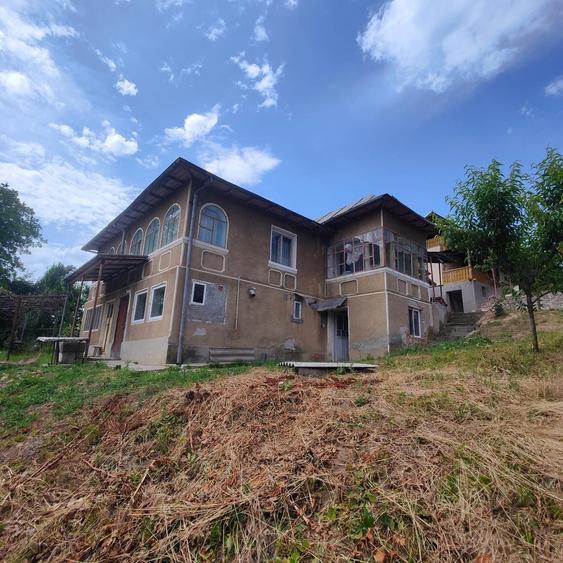 Casă cu 4 camere în Central