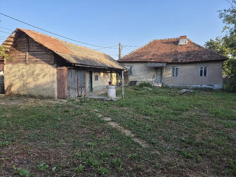 Casă cu 2 camere cu Teren 991 Mp în Fulga