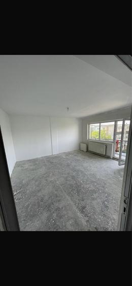 Apartament cu 2 camere decomandat în Exterior Vest