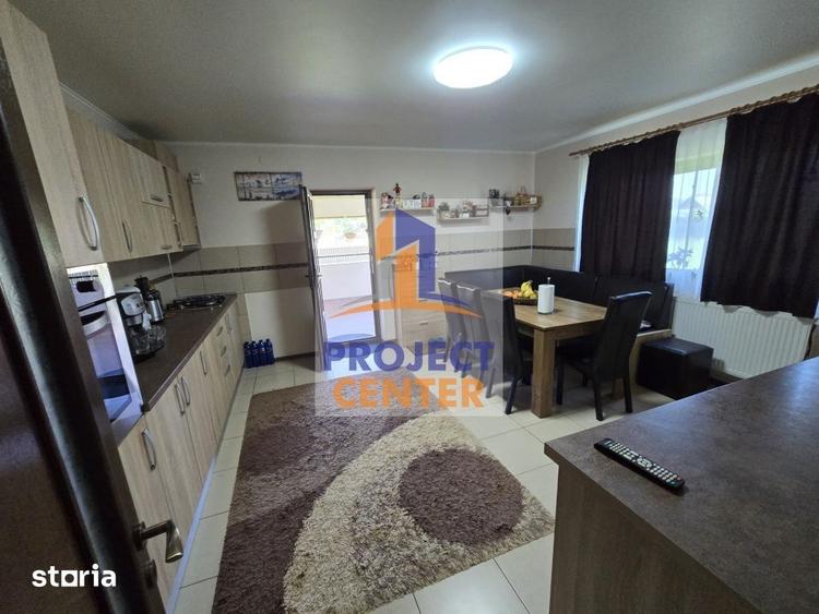 Casă cu 4 camere cu Teren 4460 Mp în Poiana Lacului