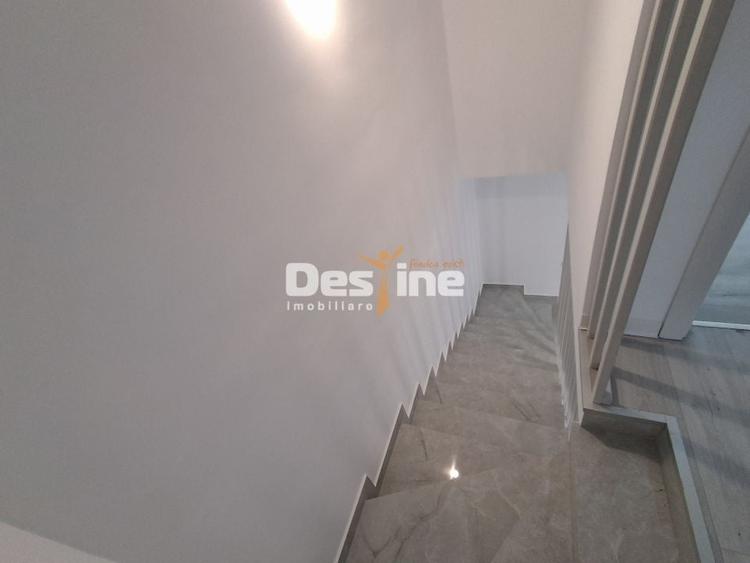 Duplex cu 4 camere cu Canalizare în Valea Adâncă